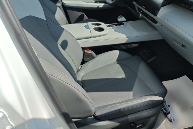 Used CHANGAN UNI-Z New Energy 2025 Model, Smart New Blue Whale 125km Ultra-Strong Version Right Front Seat