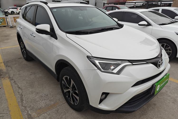 Used Toyota RAV4 2016 2.0L CVT Two-Wheel Drive Fashion Edition China V Standard
