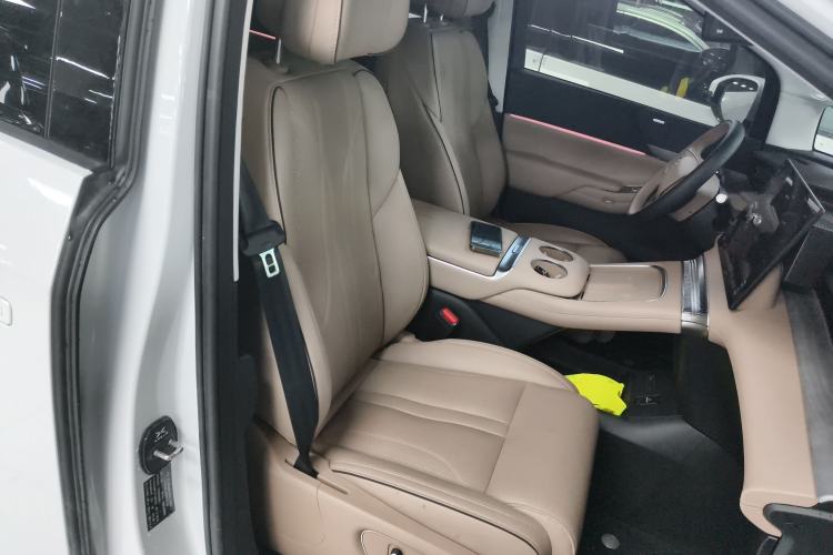 Used XPeng X9 2024 610 Long-Range Pro Right Front Seat