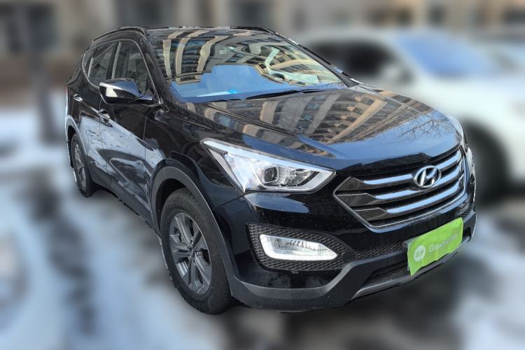 Used Hyundai Santa Fe 2013 Revised Version 2.4L Automatic All-Wheel Drive Smart Type Front Right 45 Deg