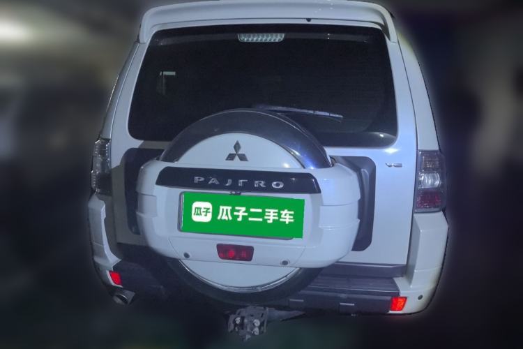 Used Mitsubishi Pajero 2014 3.0L Luxury Edition Rear