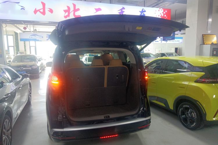 Used Denza D9 2022 DM-i 1040 Prestige Model Trunk