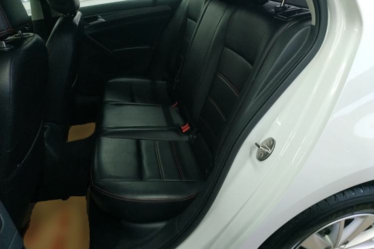 Used Volkswagen Golf 2016 1.6L Automatic Fashion Model