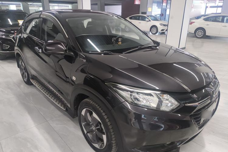 Used Honda Vezel 2016 1.8L CVT Front-Wheel Drive Pioneer Edition Front Right 45 Deg