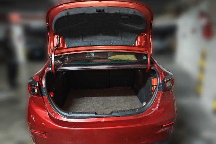 Used Mazda 3 Axela 2014 Sedan 1.5L Automatic Comfort Model