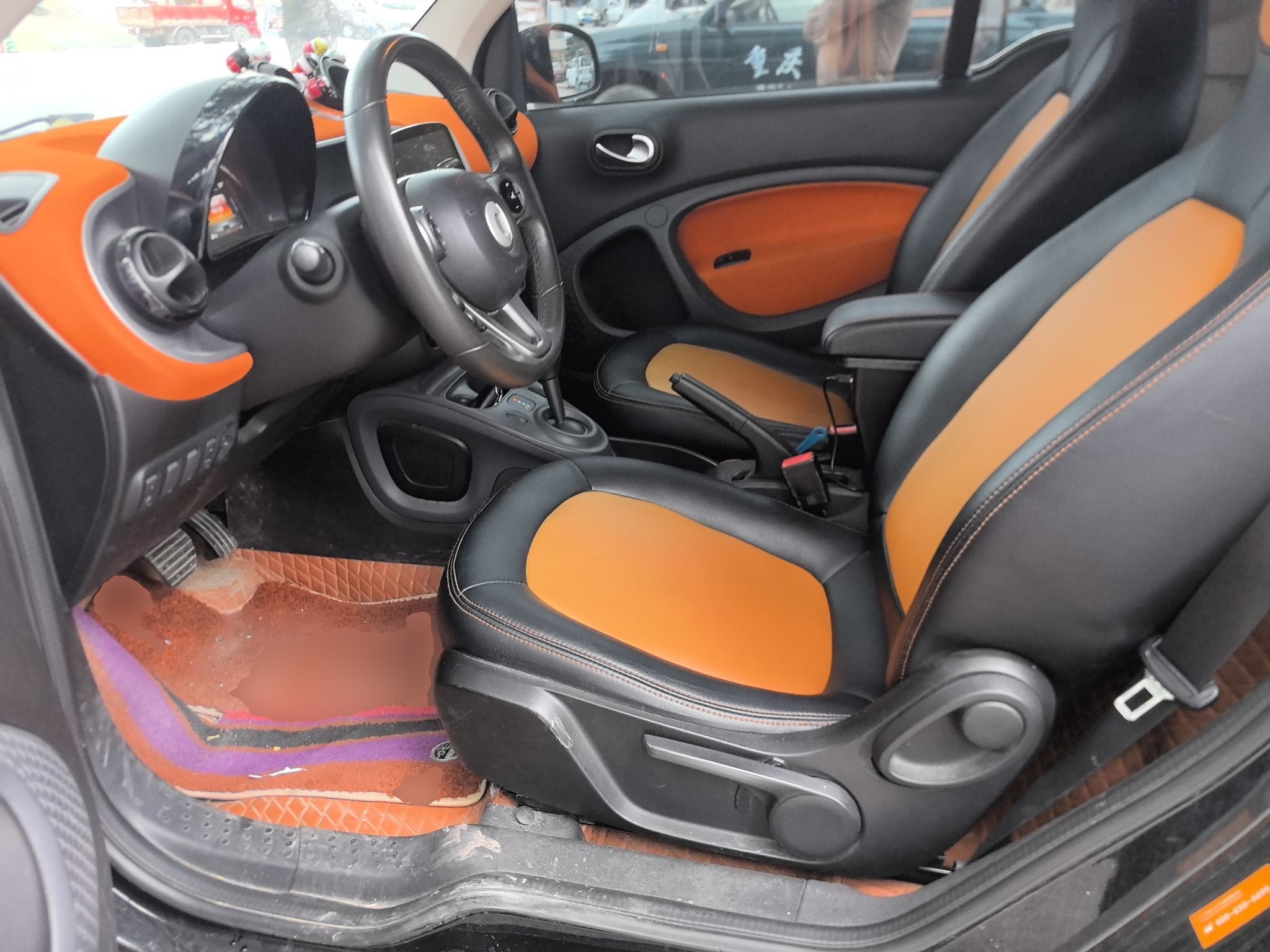 المقاعد الأمامية داخل السيارة