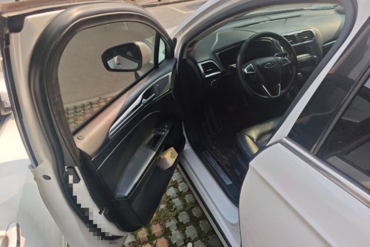 Used Ford Mondeo 2017 EcoBoost 180 Stylish Model Interior 3