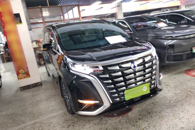 Used Denza D9 2022 DM-i 970 Four-Wheel Drive Flagship Model Front Right 45 Deg