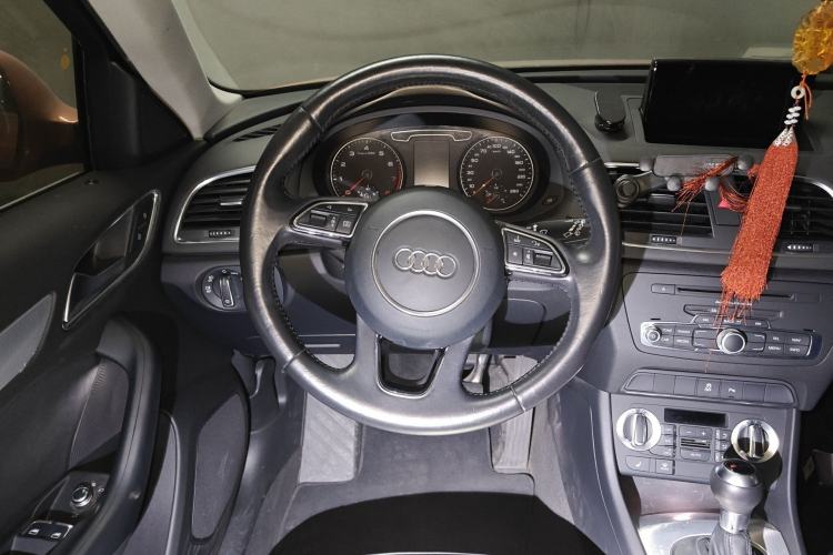 Used Audi Q3 2015 35 TFSI Comfort Model Steering Wheel