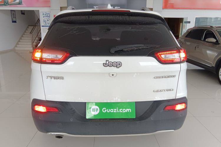 Used Jeep Cherokee 2017 2.0L Superior Edition Rear