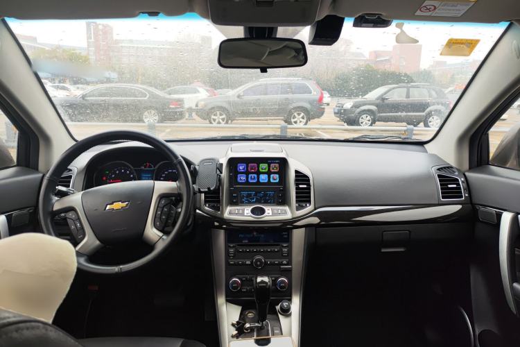 Used Chevrolet Captiva 2015 2.4L 4x4 Flagship Edition 7-Seater
