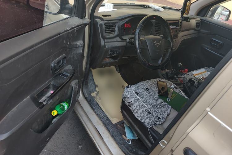 Used Wuling Hongguang V 2019 1.5L Jingqu Edition Sealed-Window Vehicle China VI LAR Driver Seat