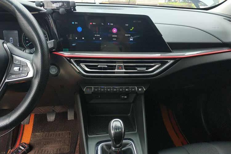 Used CHANGAN OSHAN X5 2021 Revised Version 1.6L Manual Luxury Edition
