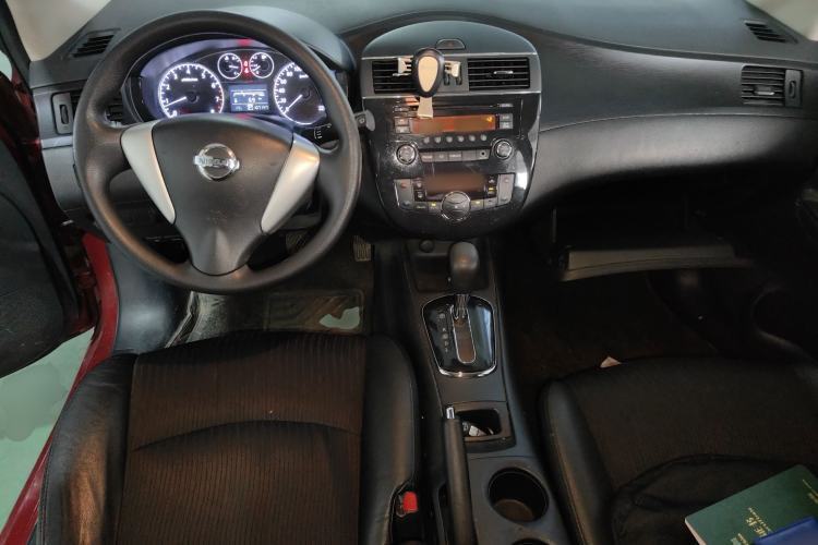 Used Nissan Tiida 2014 1.6L CVT Smart Model Center Console