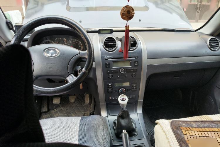 Used Haval H5 Classic 2010 Zhizun Edition 2.4L Four-Wheel Drive Comfort Model Center Console