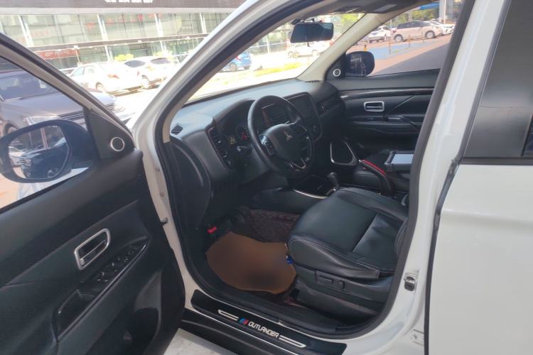 Used Mitsubishi Outlander 2018 2.0L Two-Wheel Drive Glory Edition 5 Seats
