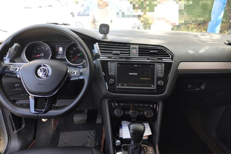 Used Volkswagen Tiguan L 2018 330TSI Automatic Two-Wheel Drive Luxury Edition Center Console