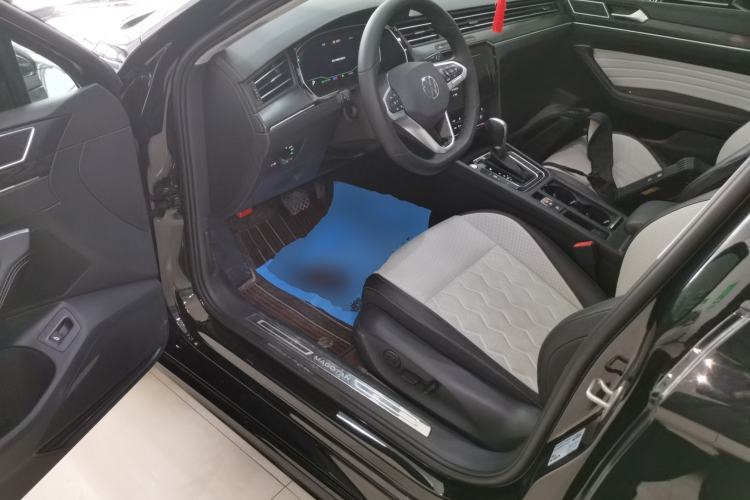 Used Volkswagen Magotan 2026 30 Million Vehicles Selected Model 380TSI DSG Luxury Edition