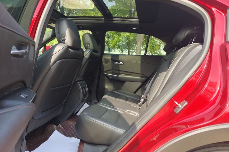 Used Cadillac XT4 2022 28T Four-Wheel Drive Platinum Edition Interior 3