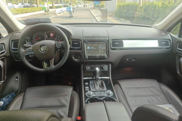 Used Volkswagen Touareg 2017 3.0 TSI Touareg Model Center Console