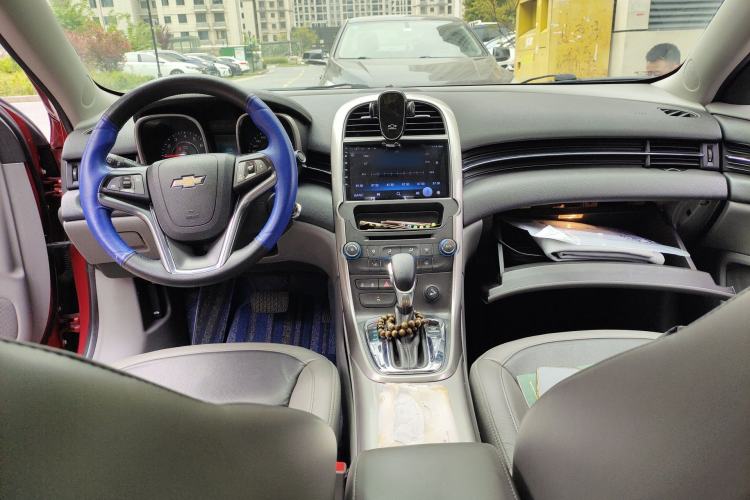 Used Chevrolet Malibu 2013 2.0L Automatic Luxury Edition Center Console