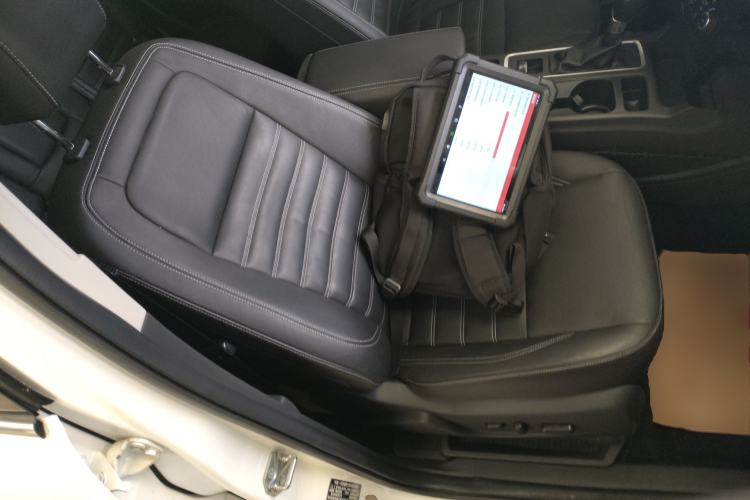 Used Ford Kuga 2017 EcoBoost 180 Two-Wheel-Drive Luxury Wing Edition Right Front Seat