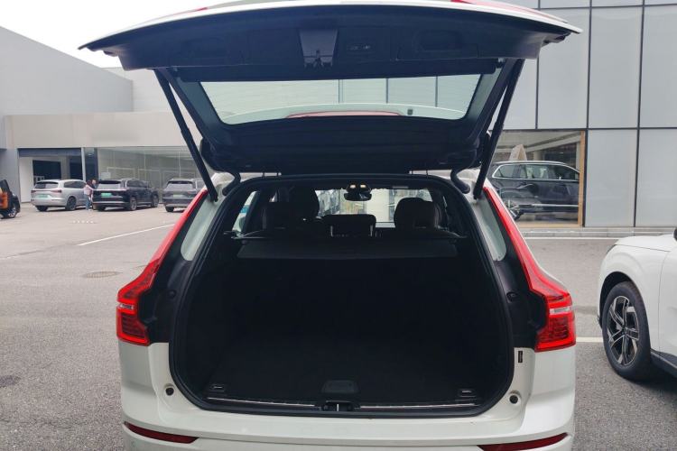Used Volvo XC60 New Energy 2025 Plug-in Hybrid Long-Range All-Wheel Drive Smart Luxury Edition Trunk