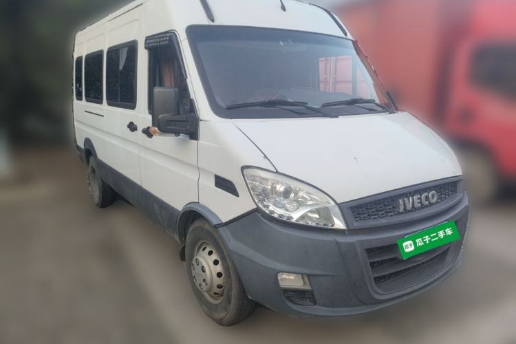 Used Iveco Power Daily 2017 2.5T Deluxe A37 Mid-Roof 6-7 Seater Bus 47Z5 Front Right 45 Deg