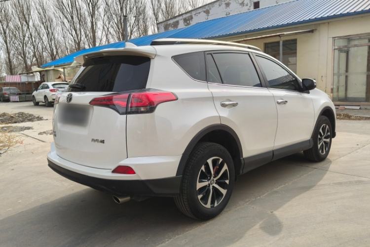 Used Toyota RAV4 2019 2.0L CVT Two-Wheel Drive Luxury Version China VI Standard