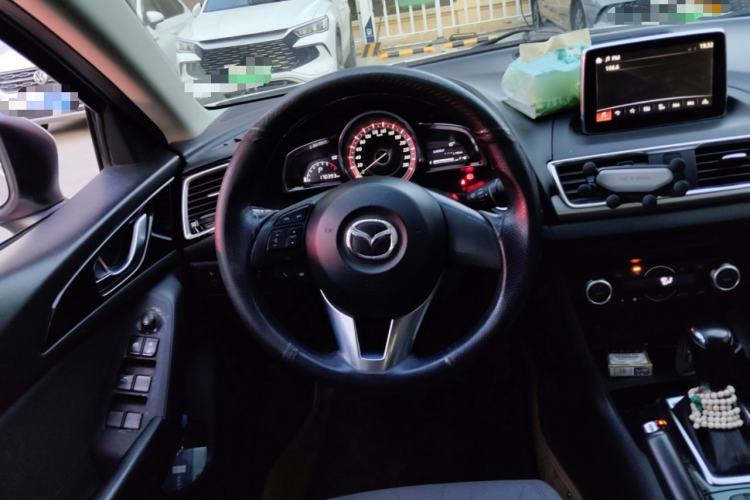 Used Mazda 3 Axela 2014 Sedan 1.5L Automatic Luxury Model