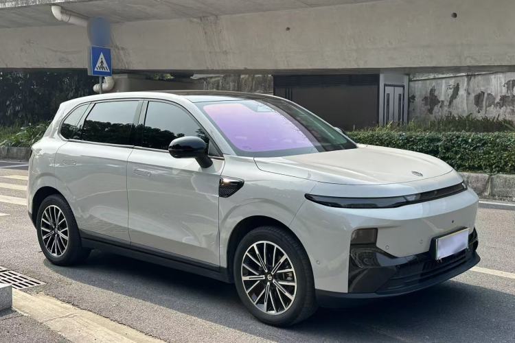 Used Leapmotor B10 2025 510 Joyful Edition Front Right 45 Deg