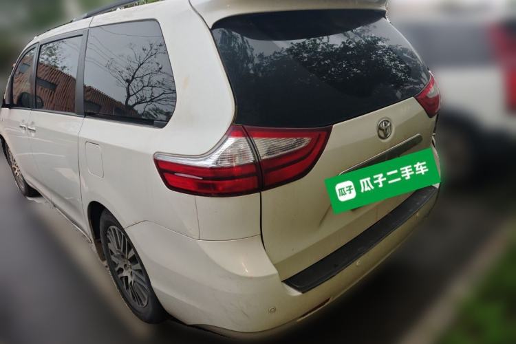 Used Toyota SIENNA  Rear Left 45 Deg