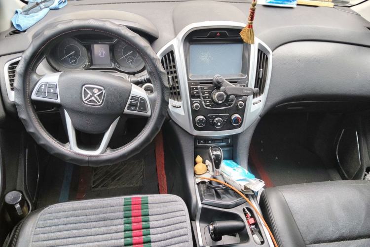 Used JMC Yusheng S350 2013 2.4T Automatic 2WD Diesel Luxury Edition 5 Seats Center Console