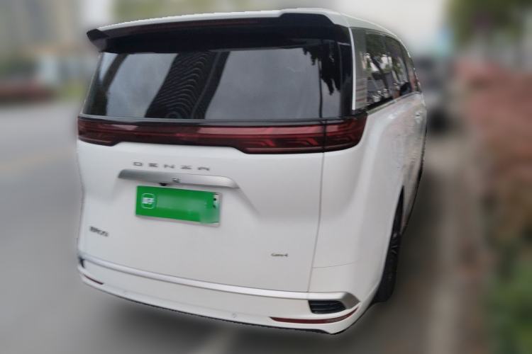 Used Denza D9 2022 DM-i 1040 Prestige Model
