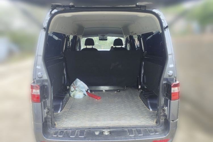 Used Jinbei Gold Hiace M Classic 2023 1.5L Engineering Lion Passenger Vehicle 5/6/7 Seats Trunk