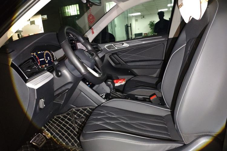 Used Volkswagen Tiguan L 2023 Facelifted 380TSI Automatic All-Wheel Drive R-Line Plus Version 7-Seater
