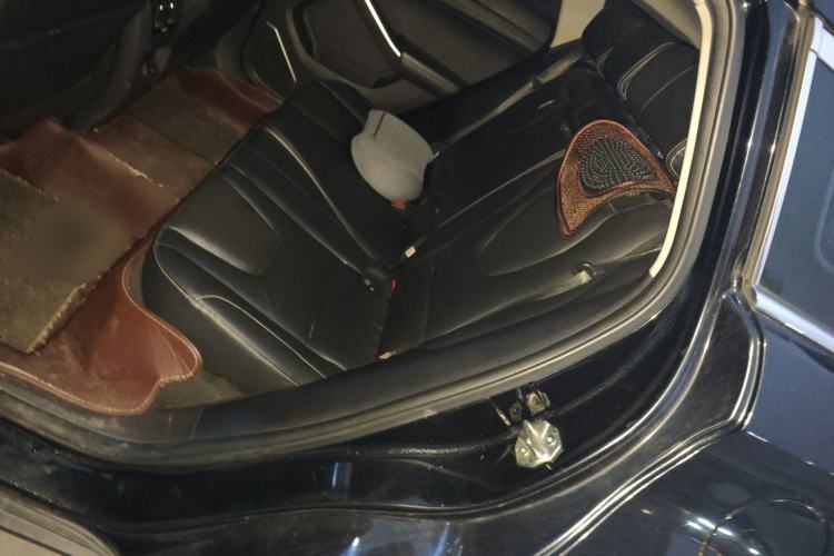 Used JMC Yusheng S330 2016 1.5L GTDi Automatic Two-Wheel Drive Flagship Edition Left Rear Seat