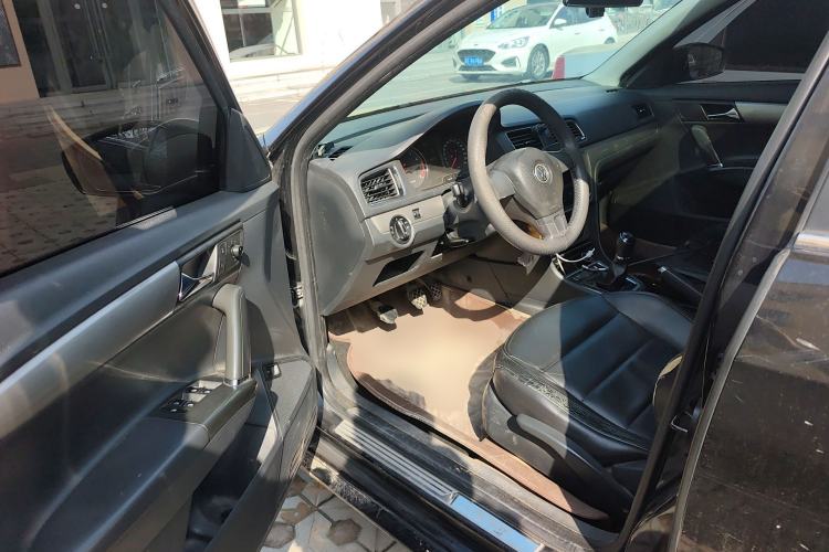 Used Volkswagen Lavida 2013 Restyled Classic 1.6L Manual Comfort Edition
