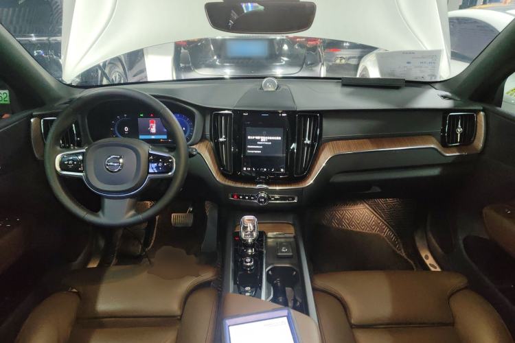 Used Volvo XC60 2024 B5 4x4 Smart Luxury Edition