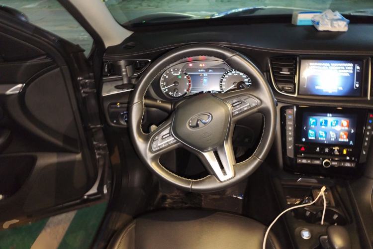 Used Infiniti QX50 2020 2.0T All-Wheel-Drive Elite Version Steering Wheel