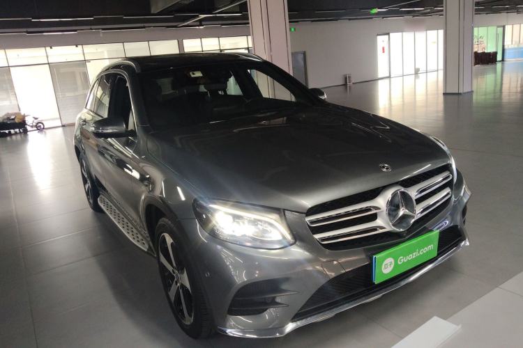 Used Mercedes-Benz GLC 2019 Facelift GLC 260 L 4MATIC Luxury Model Front Right 45 Deg