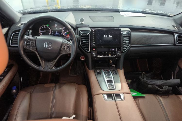 Used Honda UR-V 2020 370TURBO Two-Wheel Drive Luxury Edition Center Console