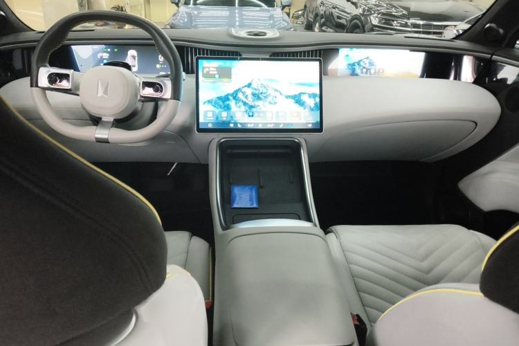 Used Avatr 11 2024 630 Rear-Wheel Drive Edition with Three Lasers Center Console