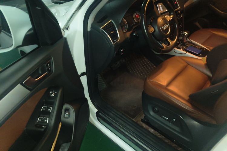 Used Audi Q5 2013 40 TFSI Ambition Driver Seat