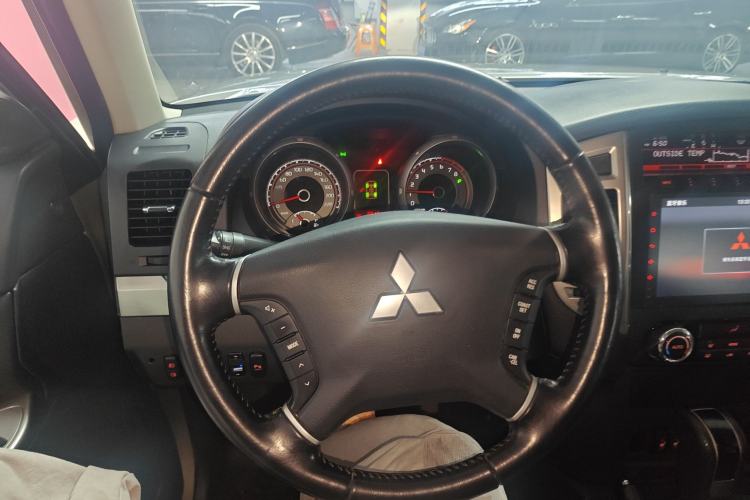 Used Mitsubishi Pajero 2016 3.0L Automatic Standard Version China V Standard
