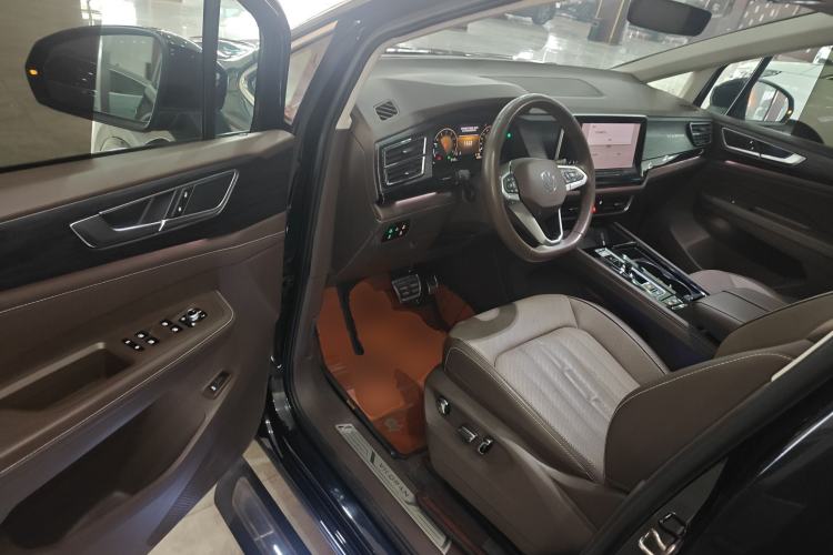 Used Volkswagen Viloran 2022 380TSI Luxury Edition Driver Seat