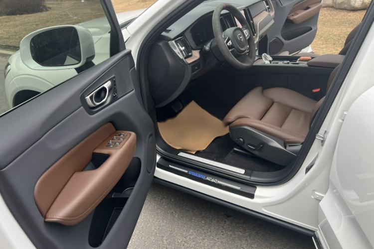 Used Volvo XC60 2023 B5 4x4 Smart Luxury Edition