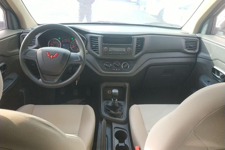 Used Wuling Hongguang V 2022 1.5L Jingqu Edition Enclosed-Window Vehicle with Hydraulic Power Steering LAR