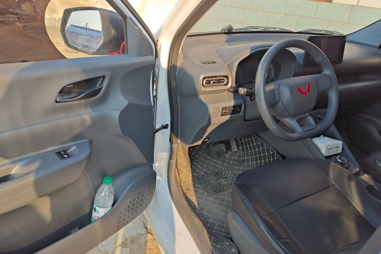 Used Wuling Hongguang New Energy 2025 Extended-Range Hybrid 50 km Standard Version