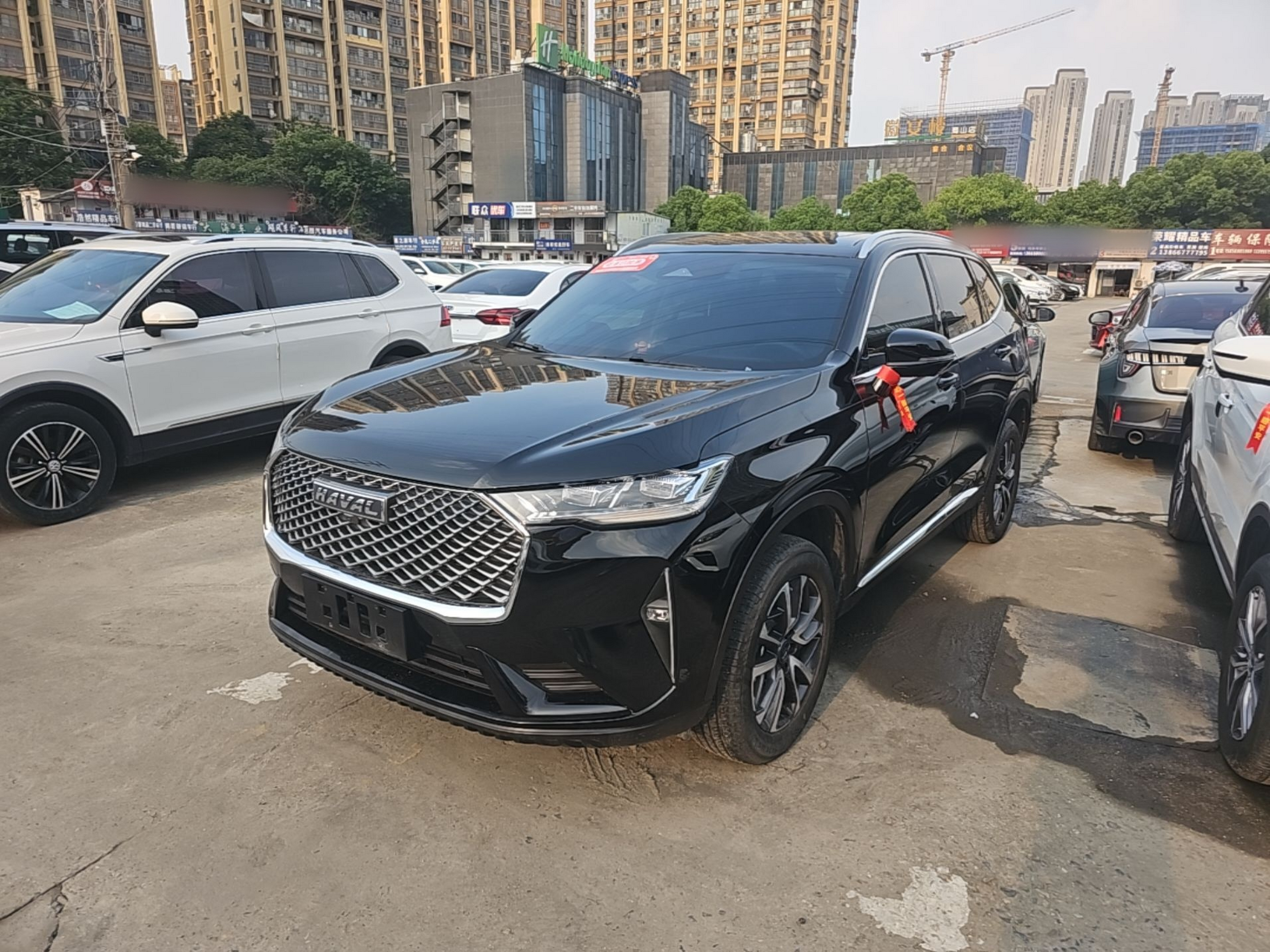Под передней частью автомобиля